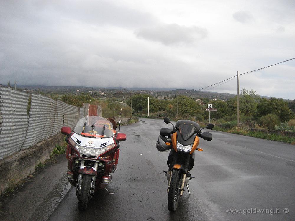 IMG_0517.JPG - Discesa sotto la pioggia dal lato ovest dell'Etna (3 salite e 3 discese da strade diverse)