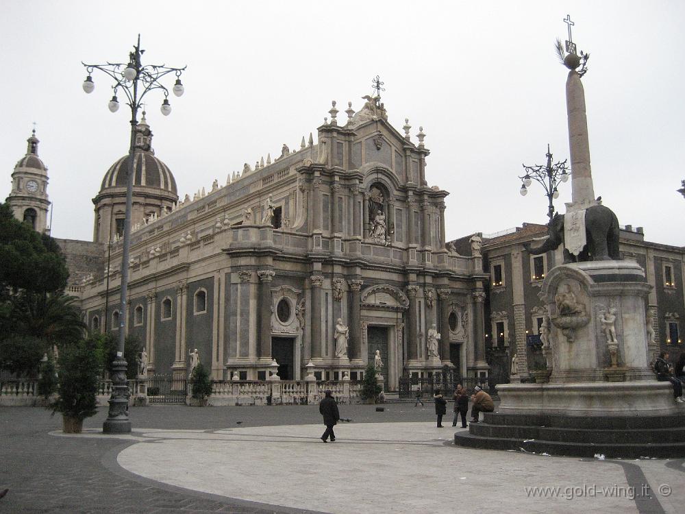 IMG_0658.JPG - Catania: il Duomo e la fontana dell'Elefante