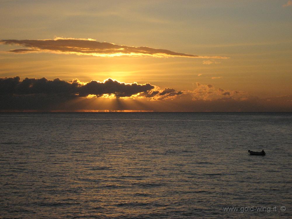 IMG_0760.JPG - Catania, campeggio Jonio: alba dell'ultimo giorno in Sicilia