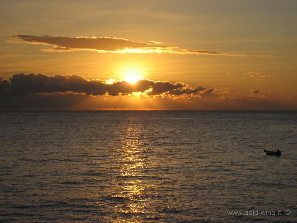 IMG_0766.JPG - Catania, campeggio Jonio: alba dell'ultimo giorno in Sicilia