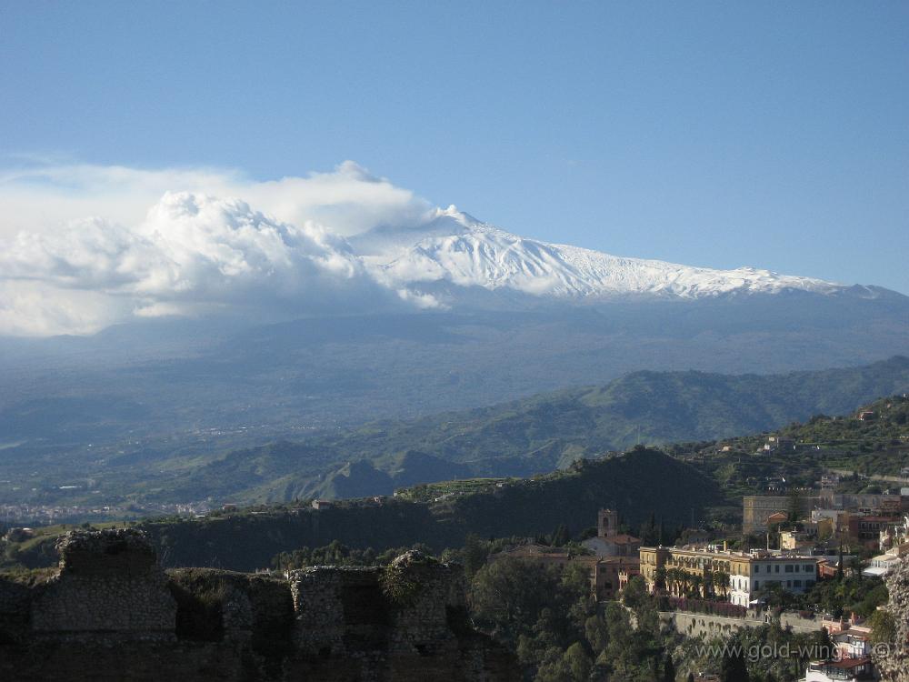 IMG_0854.JPG - L'Etna visto dal Teatro Greco di Taormina