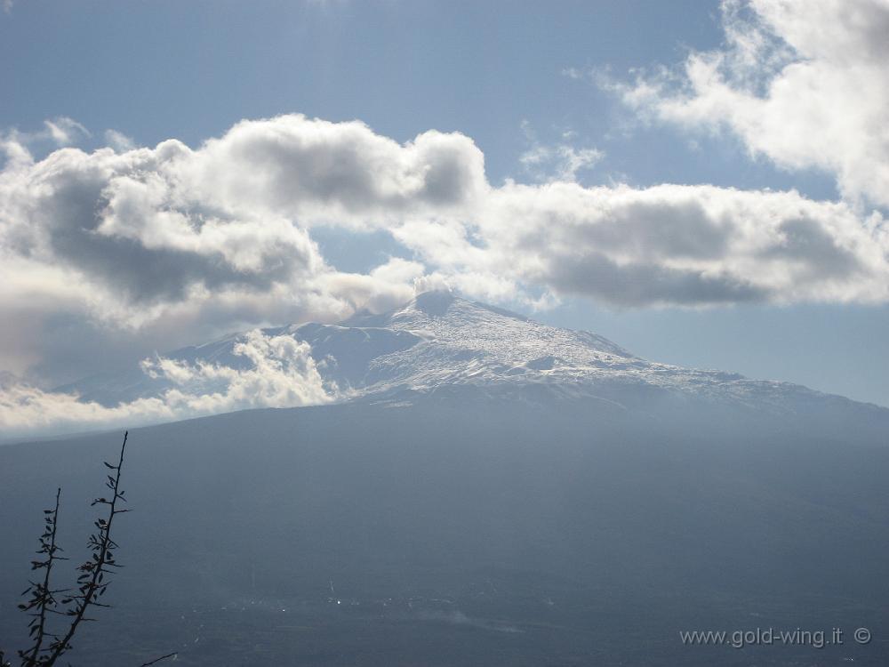 IMG_0887.JPG - Attraverso i Peloritani: l'Etna incombe dietro di me