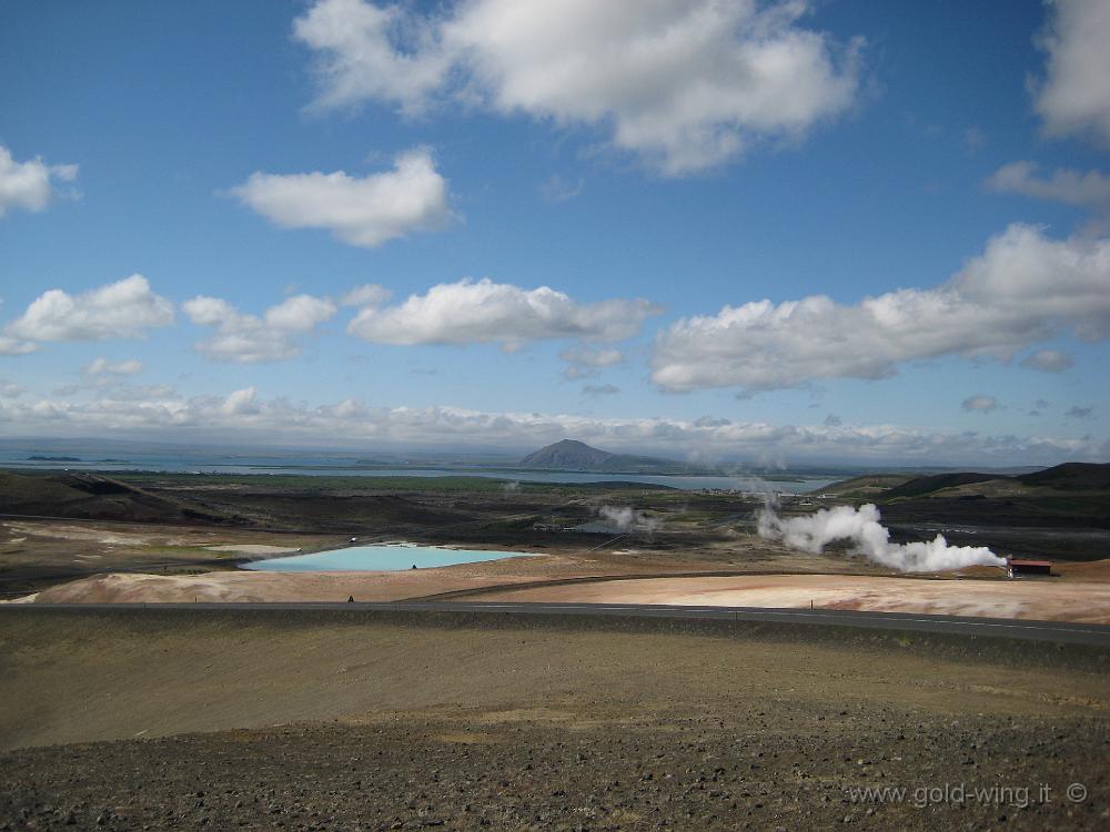 IMG_0372.JPG - Area geotermica del Namaskard (monte Namafjall, m 482), e lago Myvatn