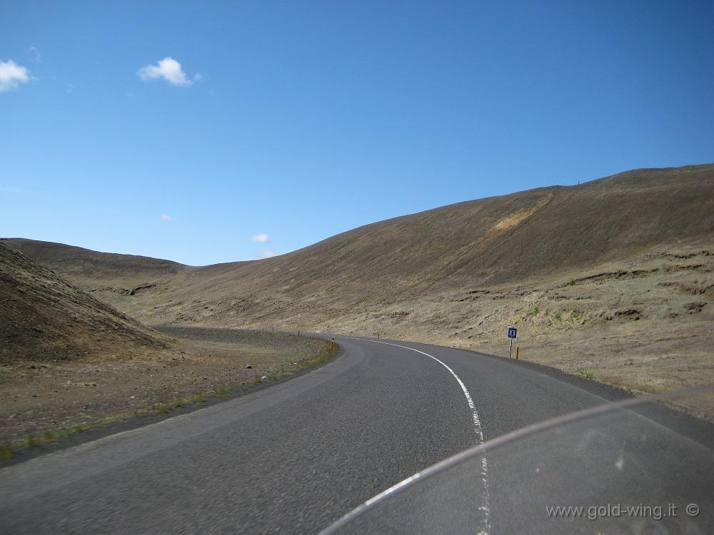 IMG_0424.JPG - Scendendo verso il lago Myvatn