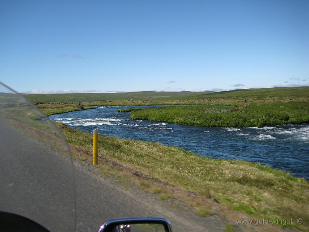 IMG_0445.JPG - Fiume Laxà, a ovest del lago Myvatn