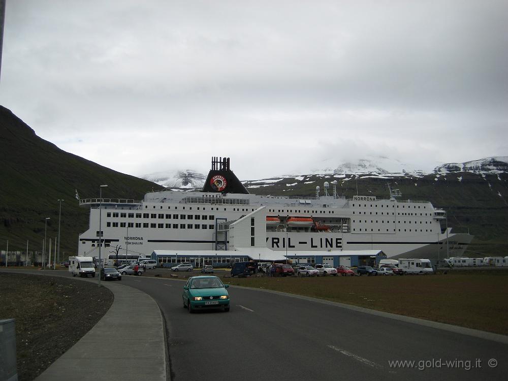 IMG_0643.JPG - Seydisfjordur: in attesa dell'imbarco