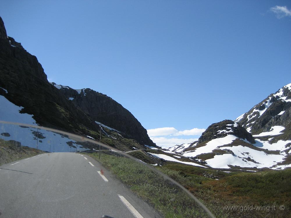 IMG_0206.JPG - Salita verso il passo Sognefjell (m 1.415)