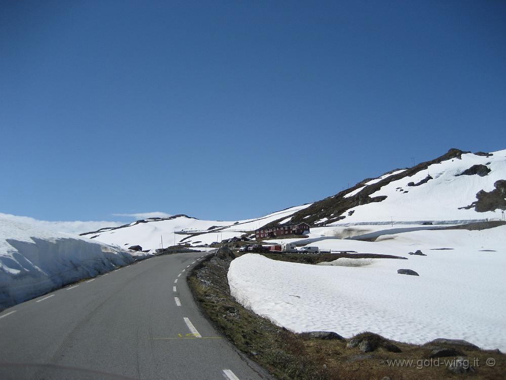 IMG_0244.JPG - Salita verso il passo Sognefjell (m 1.415)