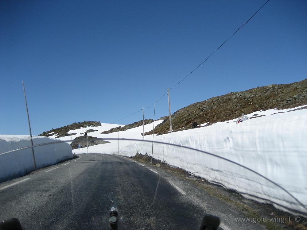 IMG_0267.JPG - Salita verso il passo Sognefjell (m 1.415)