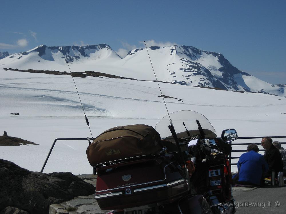 IMG_0279.JPG - Salita verso il passo Sognefjell (m 1.415)