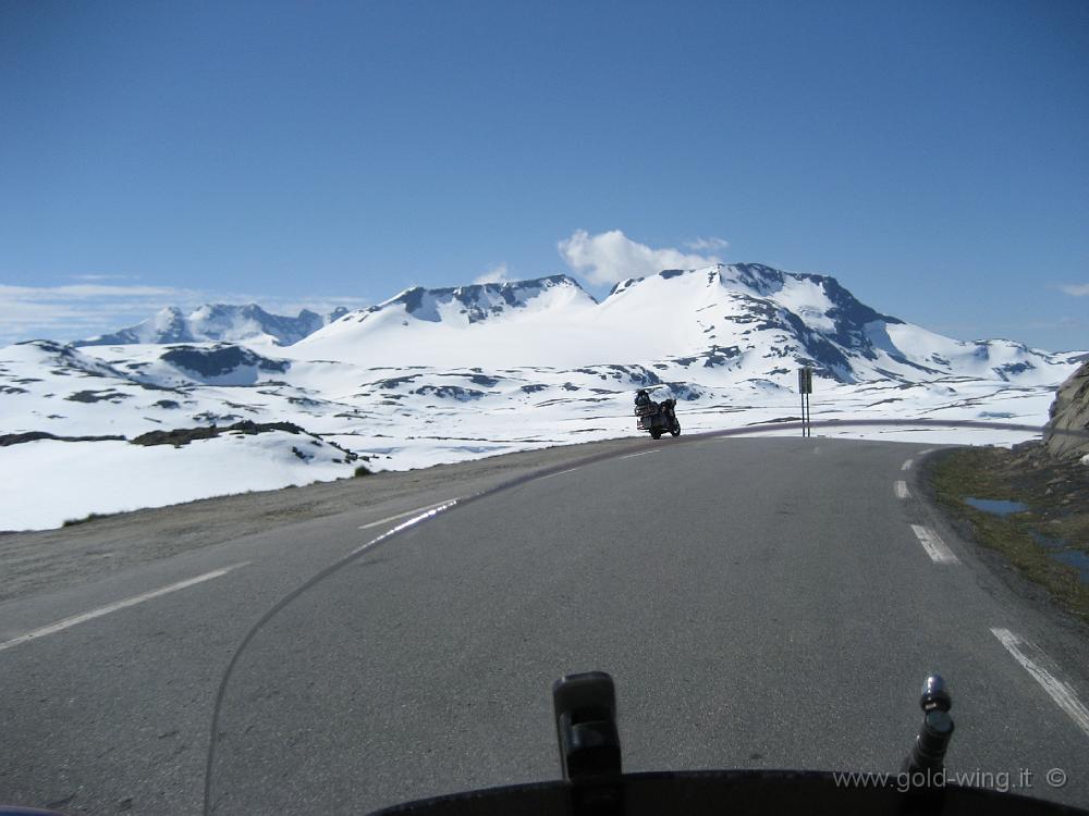 IMG_0300.JPG - Discesa dal passo Sognefjell (m 1.415)