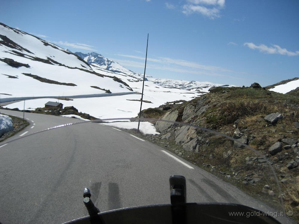 IMG_0341.JPG - Discesa dal passo Sognefjell (m 1.415)