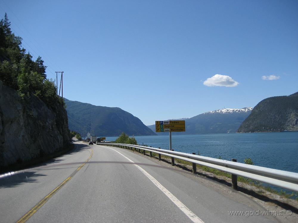 IMG_0515.JPG - Traghetto sul Sognefjorden, presso Aspevik