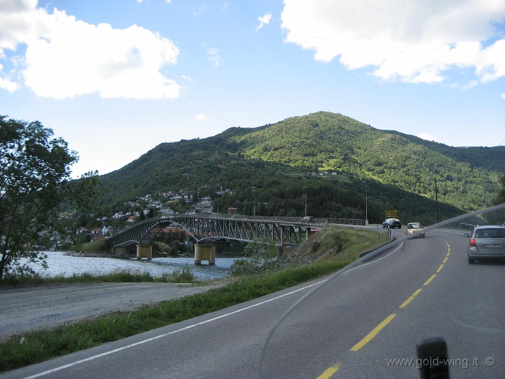 IMG_0537.JPG - Ponte sul Sognefjorden, a Sogndal