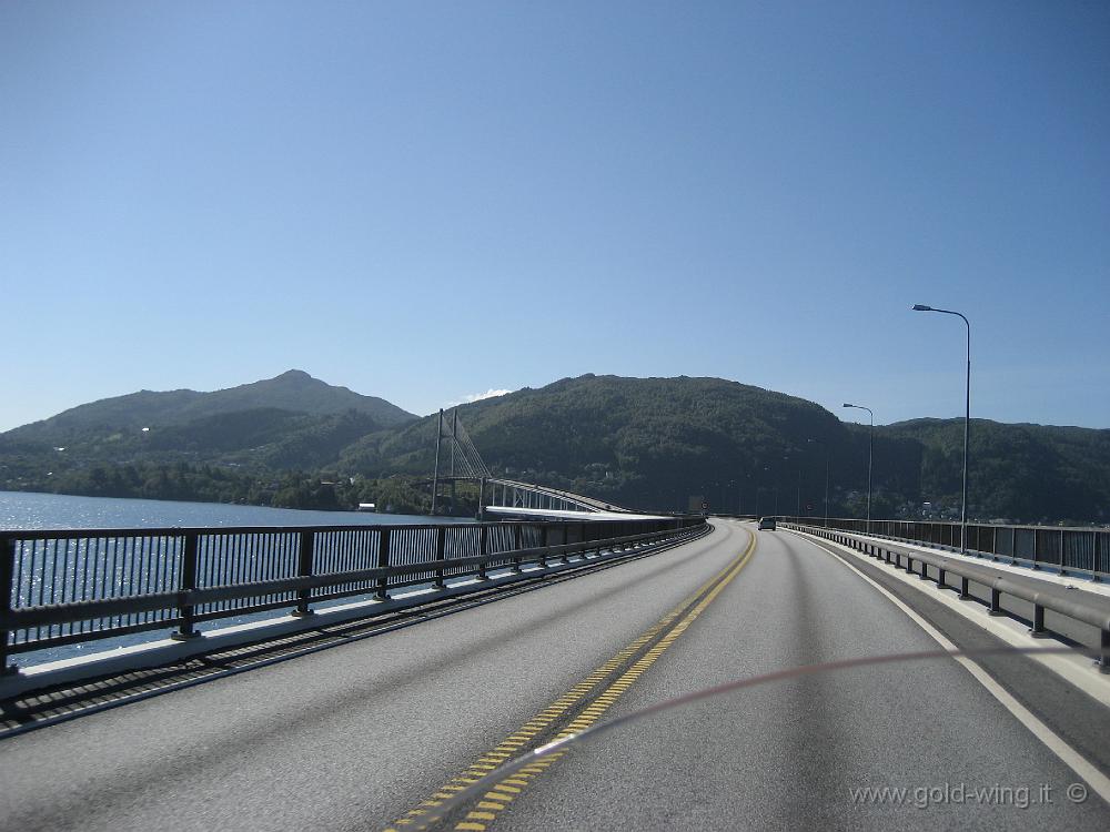 IMG_0736.JPG - Ponte sull'Osterfjorden e il Sorfjorden