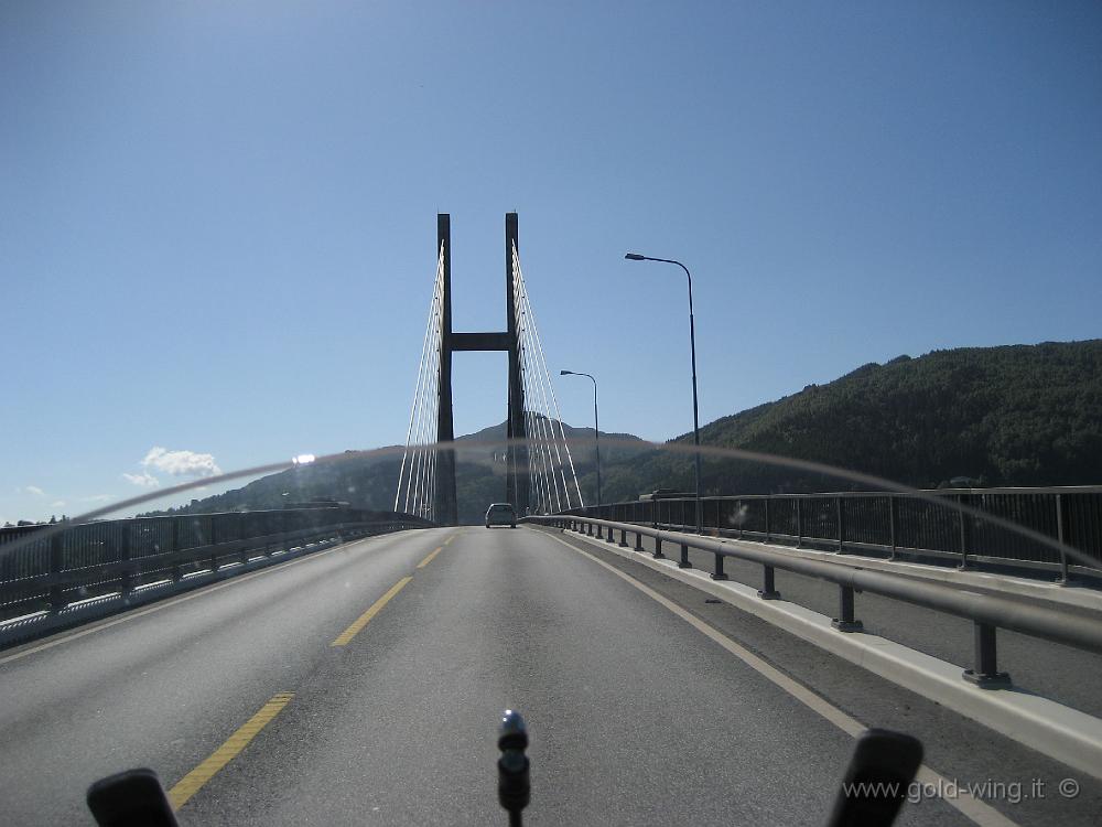 IMG_0743.JPG - Ponte sull'Osterfjorden e il Sorfjorden