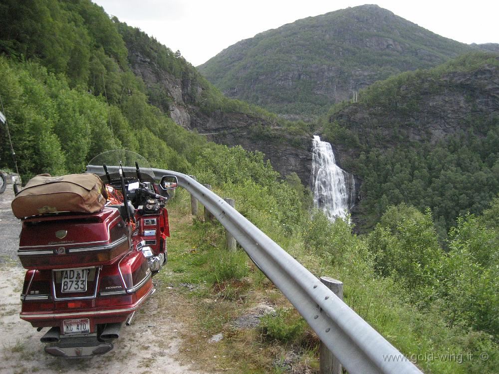 IMG_0754.JPG - Cascata di Krigsminne, tra Bergen e l'Hardangerfjorden