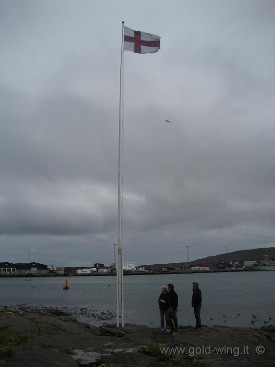 IMG_0992.JPG - Torshavn: bandiera delle Faer Oer