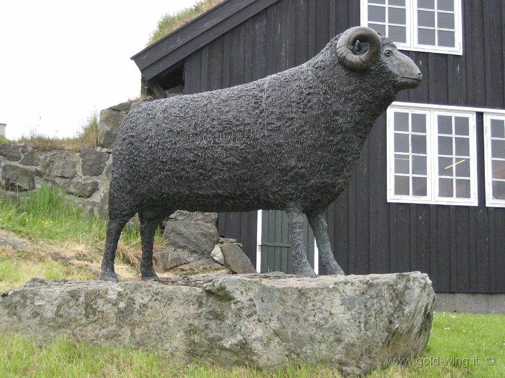 IMG_1008.JPG - Torshavn: il simbolo delle Faer Oer