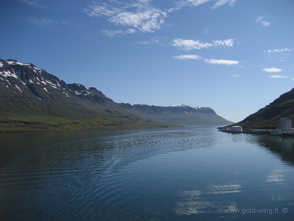 IMG_1061.JPG - Fiordo di Seydisfjordur (guardando verso l'esterno)