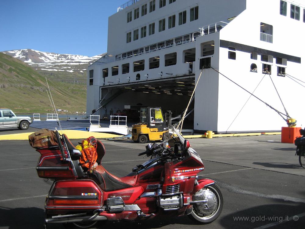 IMG_1069.JPG - Seydisfjordur: sbarco dalla nave