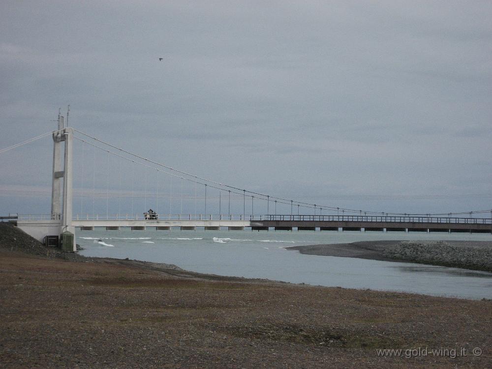 IMG_1319.JPG - Il ponte sull'emissario dello Jokulsarlon