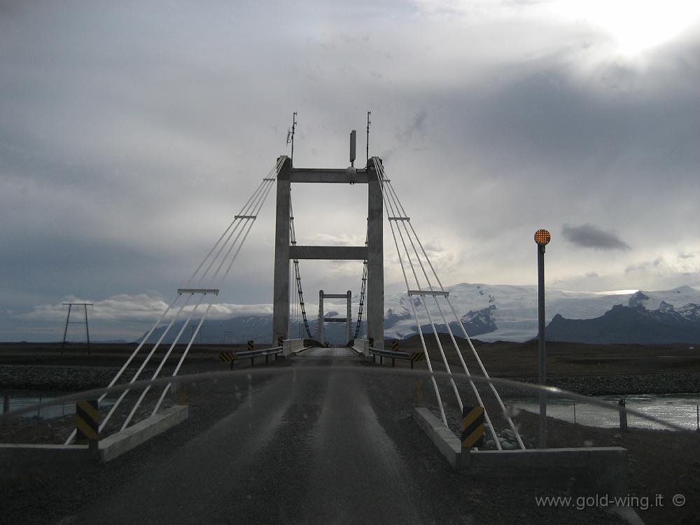 IMG_1320.JPG - Il ponte sull'emissario dello Jokulsarlon