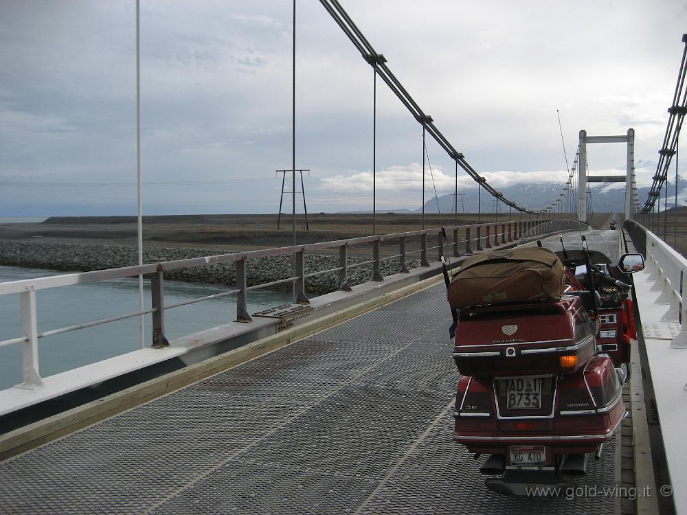 IMG_1325.JPG - Il ponte sull'emissario dello Jokulsarlon