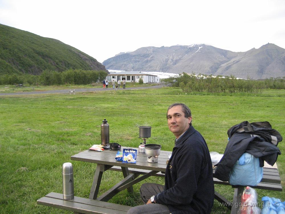 IMG_1383.JPG - Campeggio di Skaftafell: cena di fronte al ghiacciaio Skaftafellsjokull