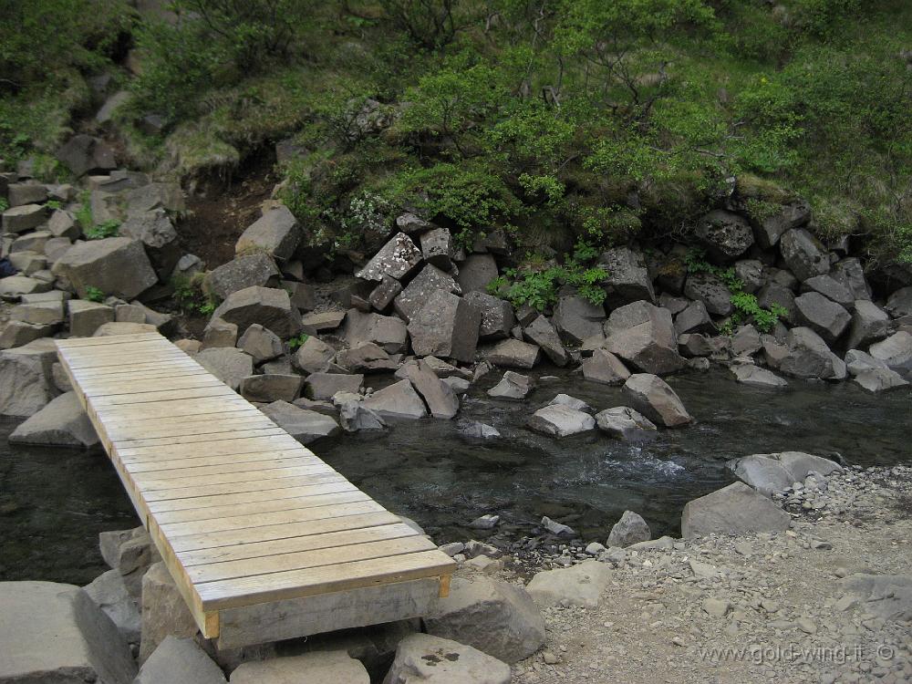 IMG_1408.JPG - Ponte sul fiume sotto Svartifoss