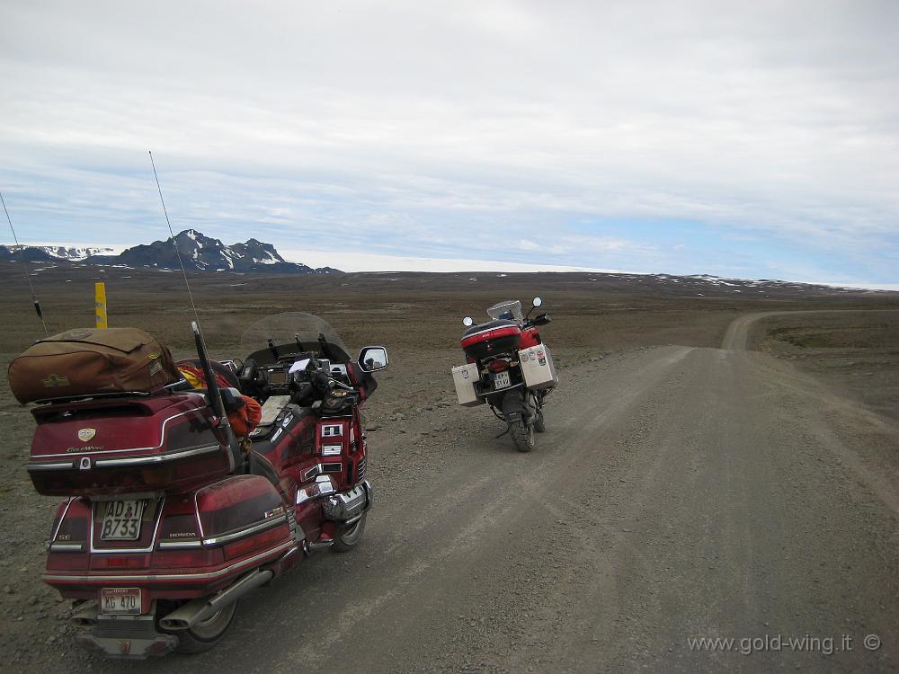 IMG_0104.JPG - La strada del Kjolur (F35), attraverso l'interno dell'Islanda