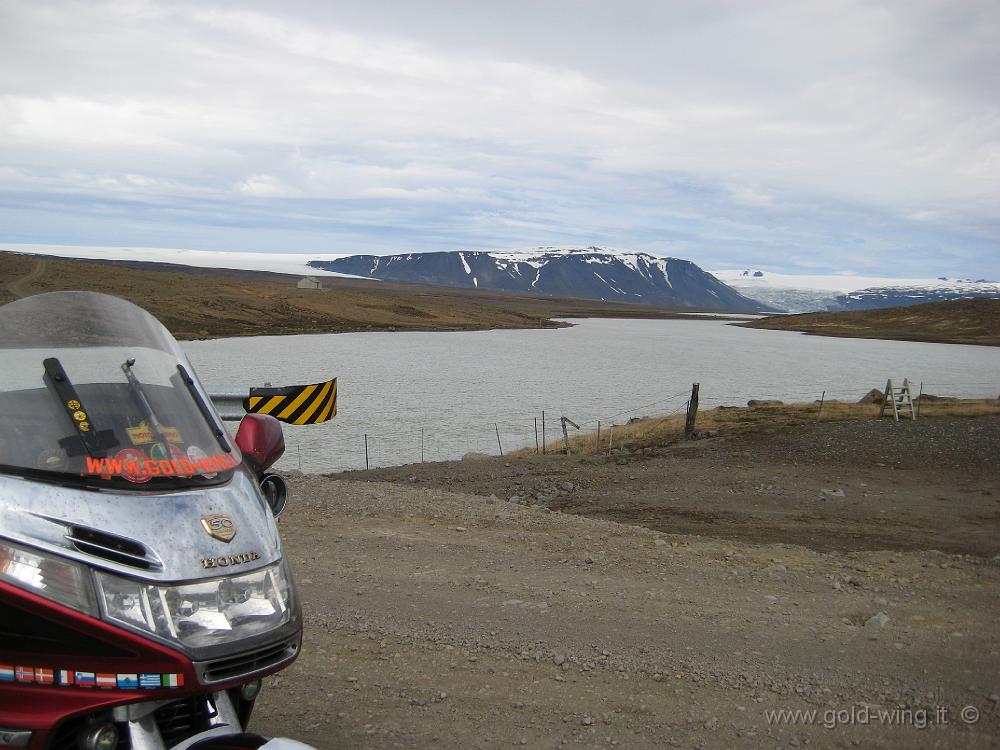 IMG_0111.JPG - La strada del Kjolur: ghiacciaio Langjokull e lago Hvitarvatn