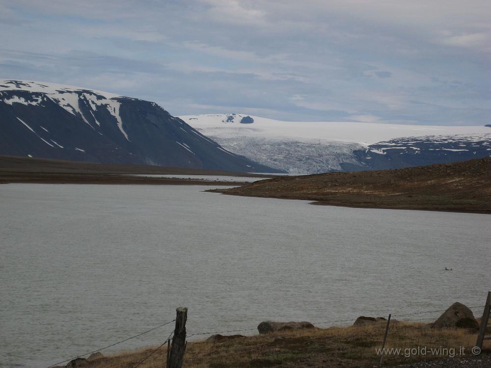 IMG_0112.JPG - La strada del Kjolur: ghiacciaio Langjokull e lago Hvitarvatn