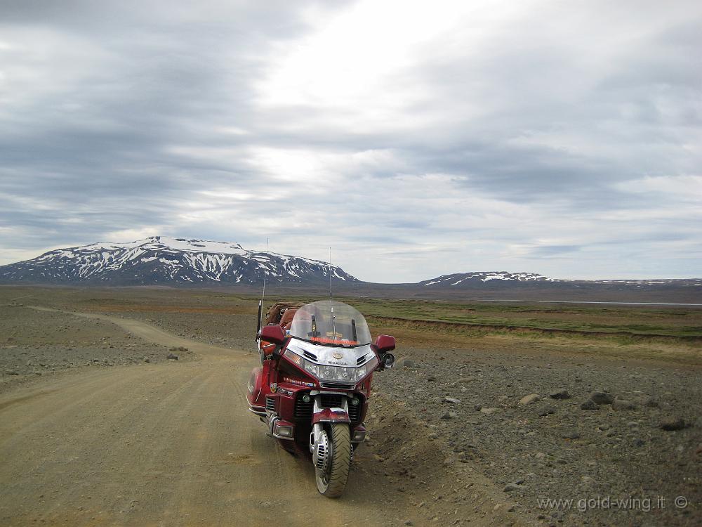 IMG_0120.JPG - La strada del Kjolur: ghiacciaio Langjokull e lago Hvitarvatn