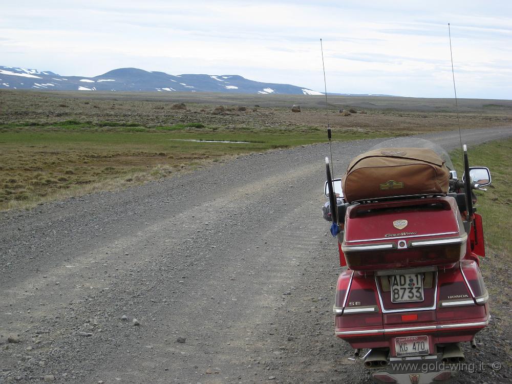 IMG_0173.JPG - La strada del Kjolur, si riprende il cammino: ghiacciaio Langjokull