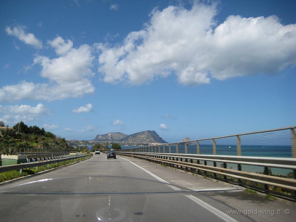 IMG_0073.JPG - La penisola di Bagheria, a sud-est del golfo di Palermo