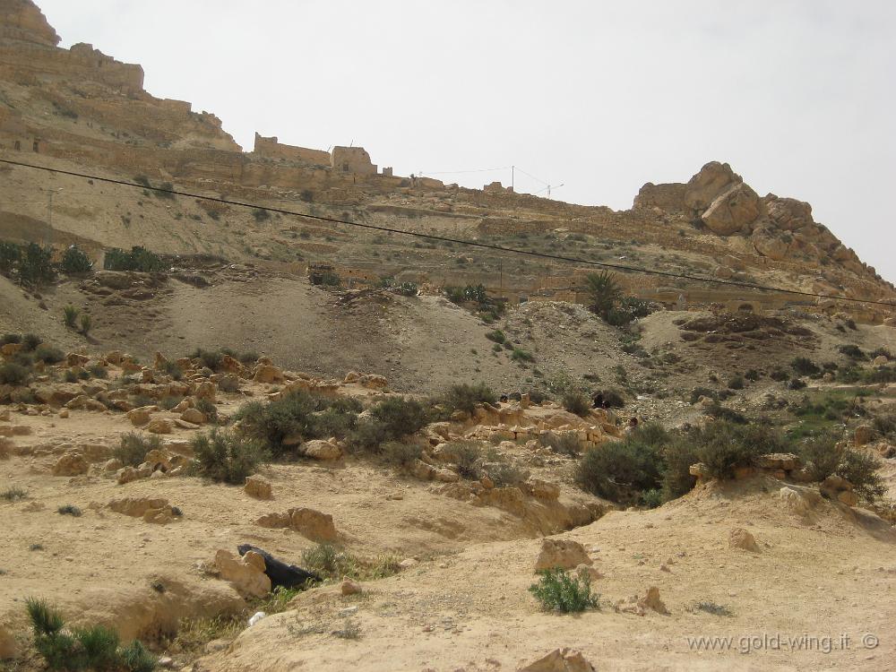 IMG_0407.JPG - Villaggio berbero di Chenini: le abitazioni scavate nella roccia