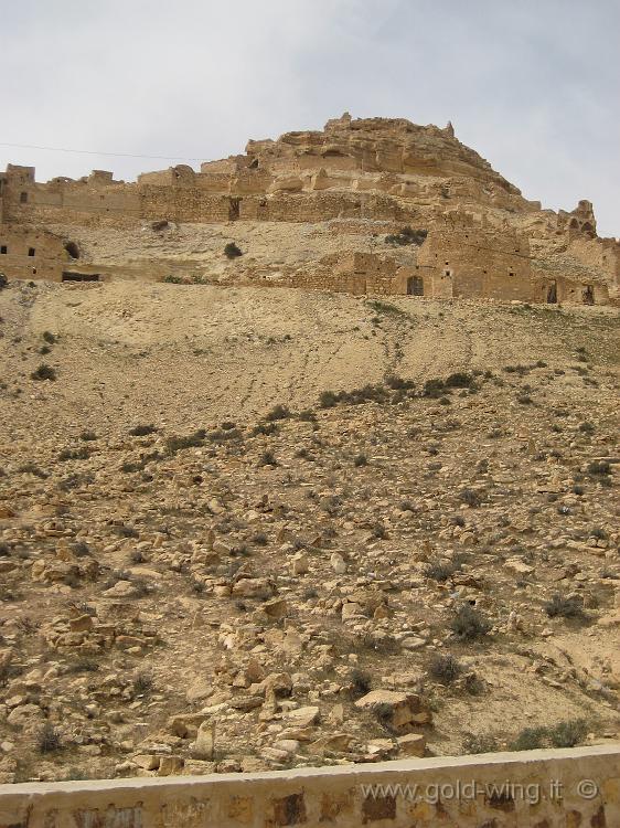 IMG_0430.JPG - Villaggio berbero di Chenini: le abitazioni scavate nella roccia