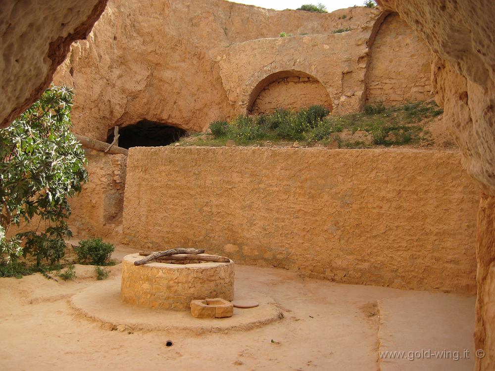 IMG_0548.JPG - Matmata, abitazione-cratere: cortile centrale