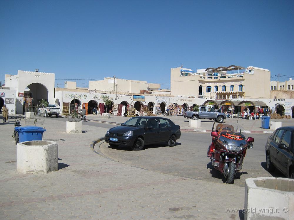 IMG_0691.JPG - Douz: piazza centrale