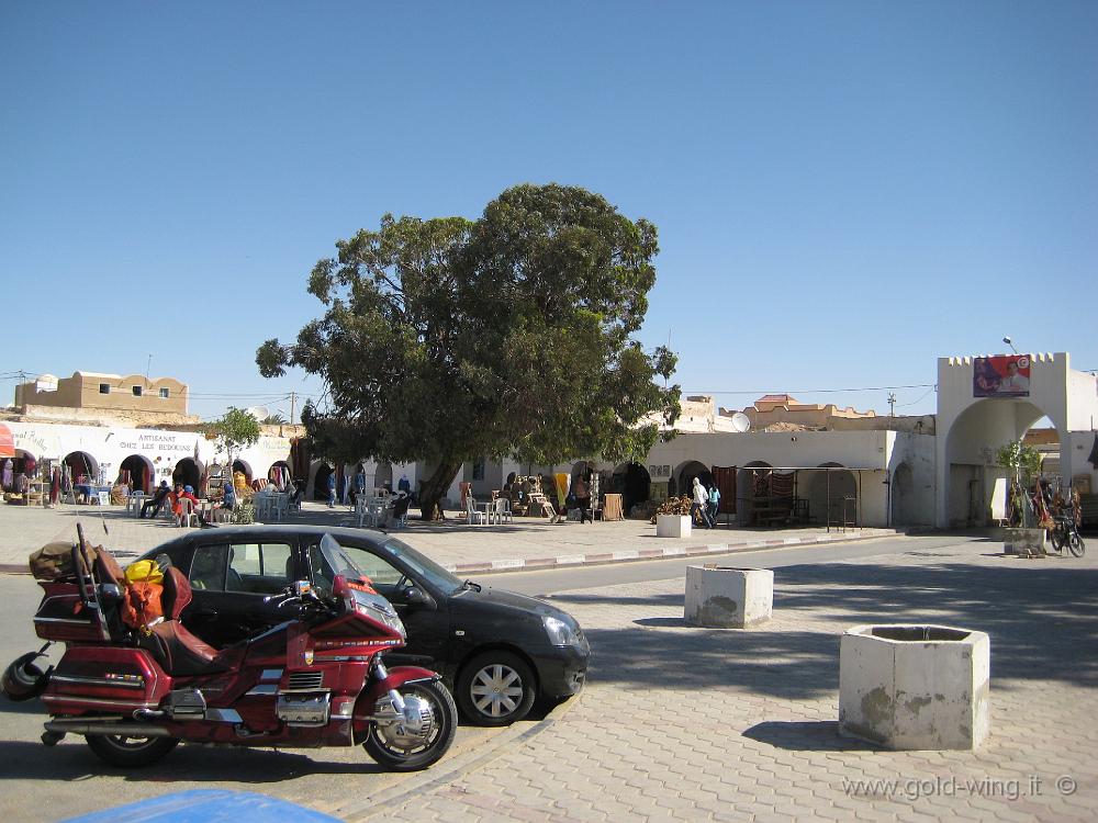 IMG_0693.JPG - Douz: piazza centrale