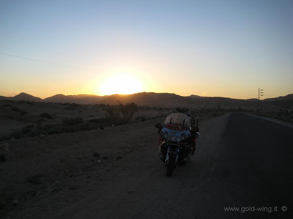 IMG_0953.JPG - Tramonto sulle montagne di Mides, al confine con l'Algeria