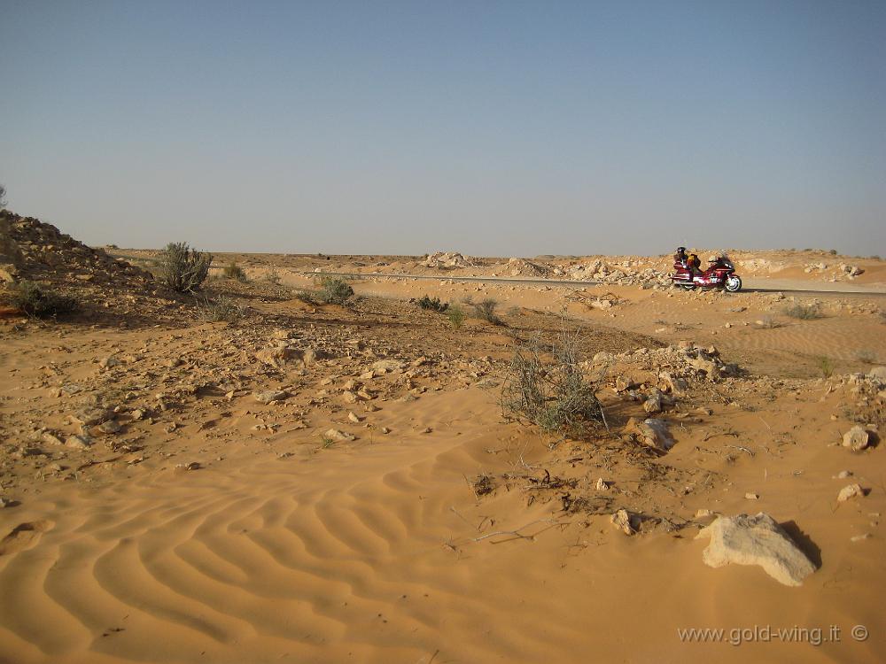 IMG_0629.JPG - La strada da Ksar Ghilane verso nord