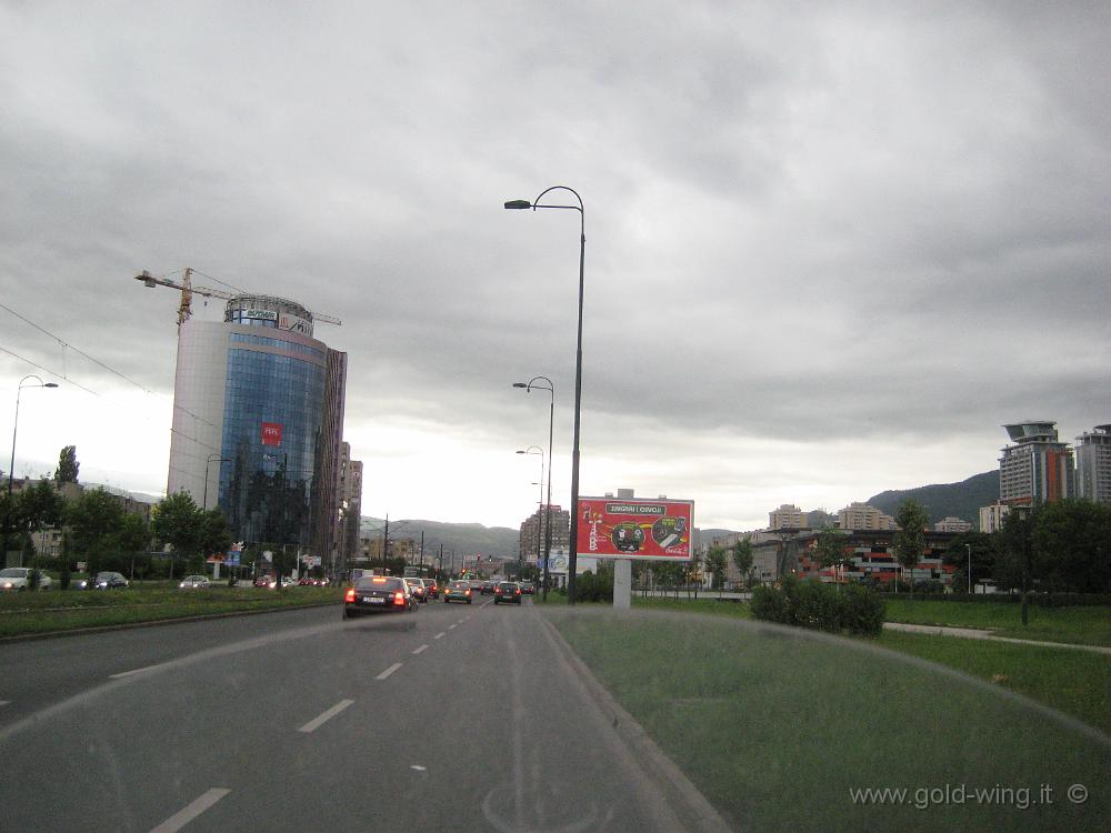 IMG_0198.JPG - Il lungo viale di accesso a Sarajevo