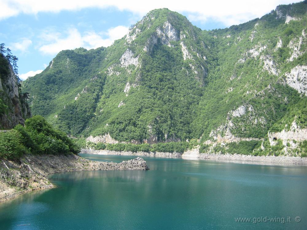 IMG_0339.JPG - Lago artificiale lungo la valle del Piva