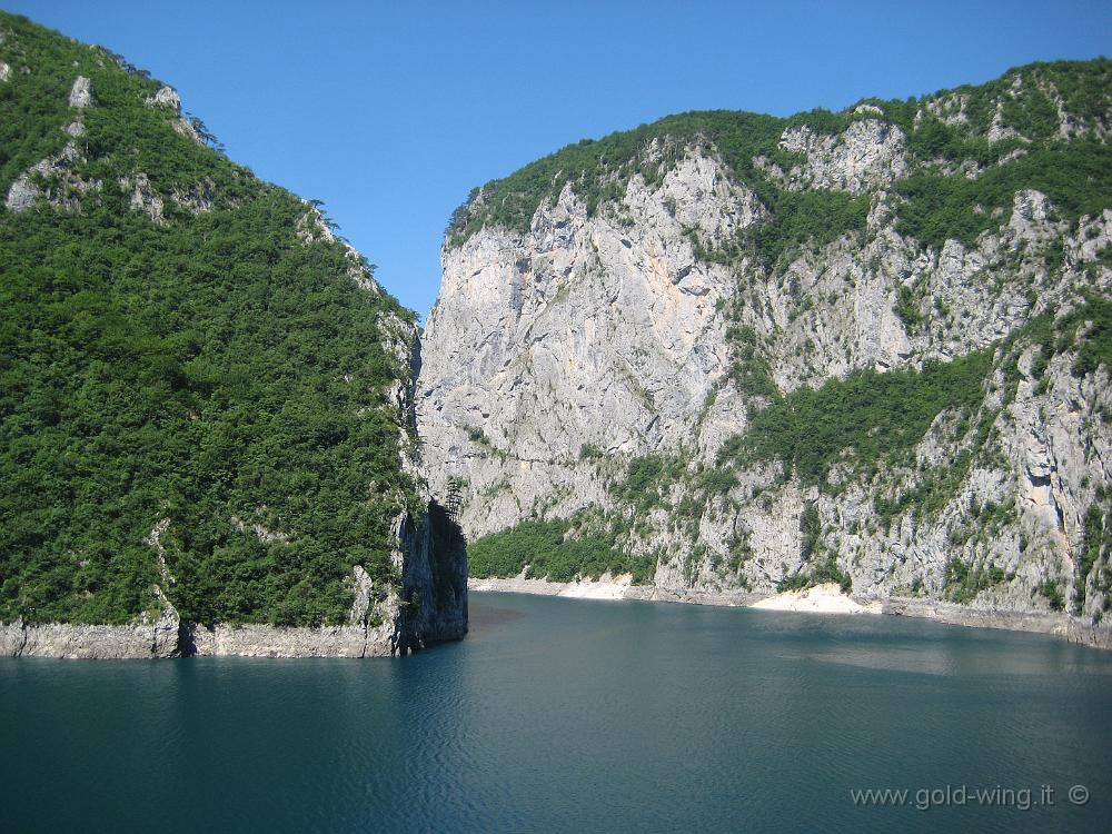 IMG_0360.JPG - Lago artificiale lungo la valle del Piva