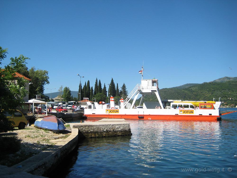 IMG_0785.JPG - Bocche di Cattaro: il traghetto tra i due lati