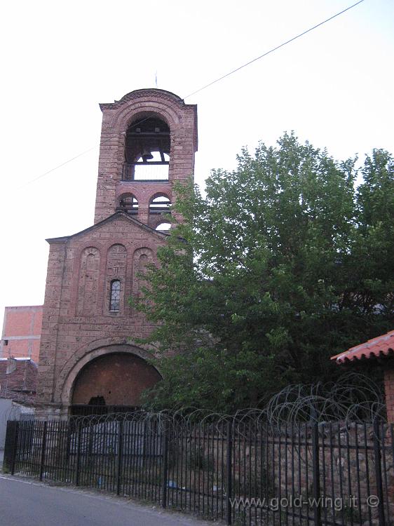 IMG_0896.JPG - La chiesa Sveta Bogorodica Ljeviska, chiusa e circondata dal filo spinato