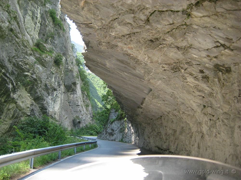 IMG_0968.JPG - Valle a ovest di Pec, sulla strada per il Montenegro