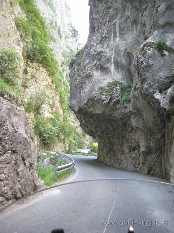 IMG_0971.JPG - Valle a ovest di Pec, sulla strada per il Montenegro